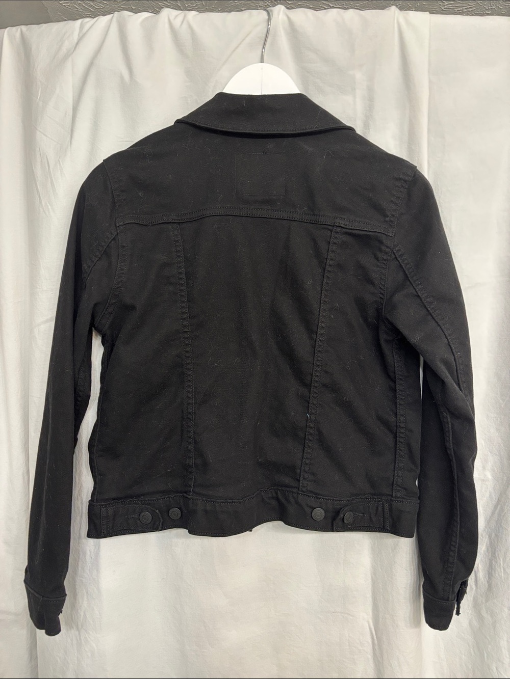 Levi's Women’s Black Denim Trucker Jacket with Red Tab - Picture 4 of 4